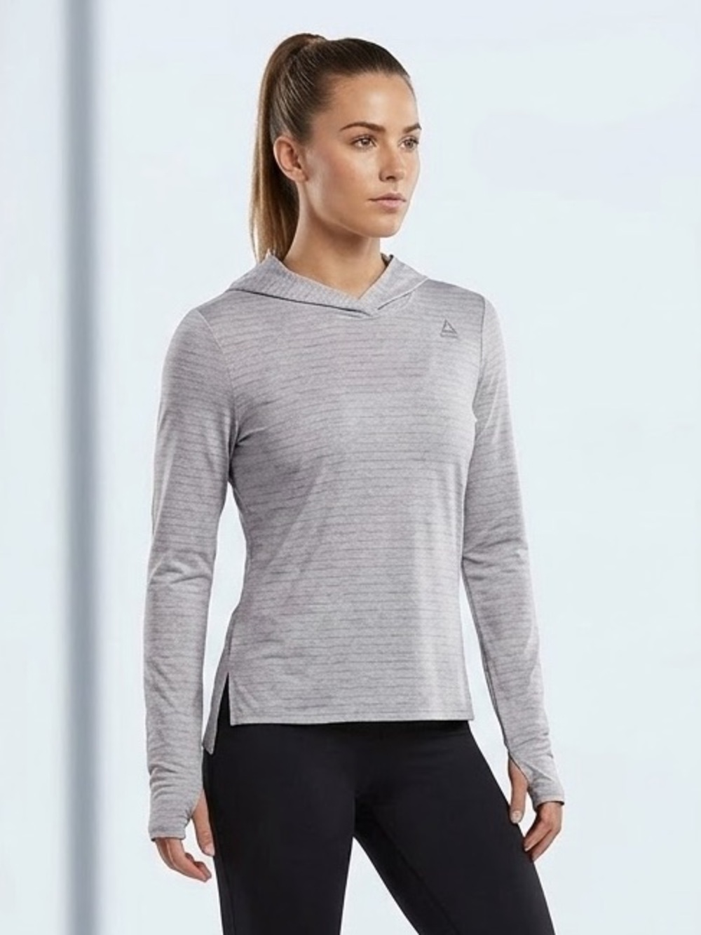Reebok Light Gray Hooded Long-Sleeve Athletic Top, Women’s Size Large, Pullover